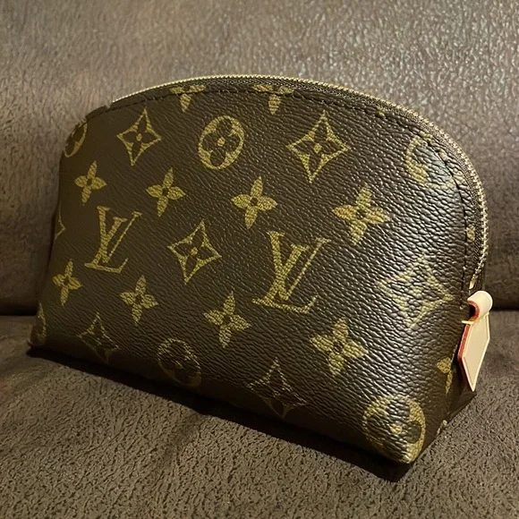 ‼️SOLD‼️Louis Vuitton 2022 cosmetic pouch/crossbody - Picture 12 of 14